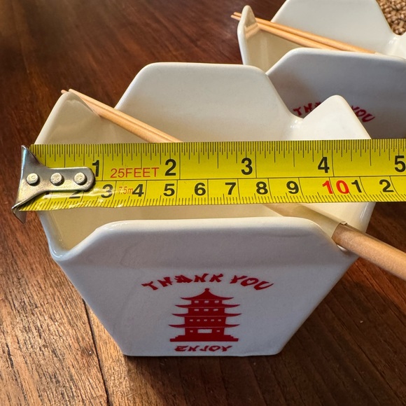 Set of ceramic Chinese takeout box-style serving bowls with chopsticks. - Picture 11 of 12